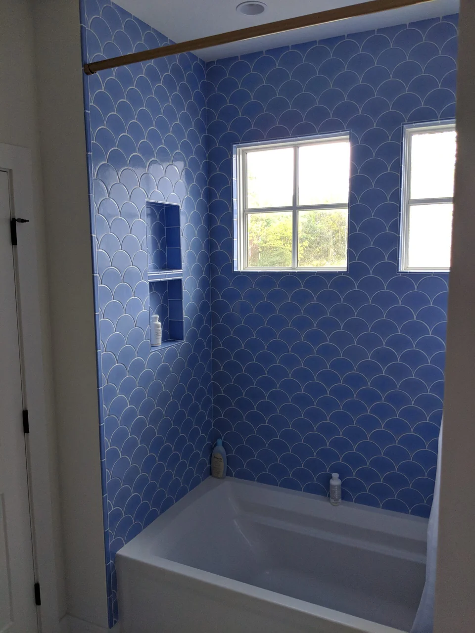 Blue tile tub surround with recessed shelves