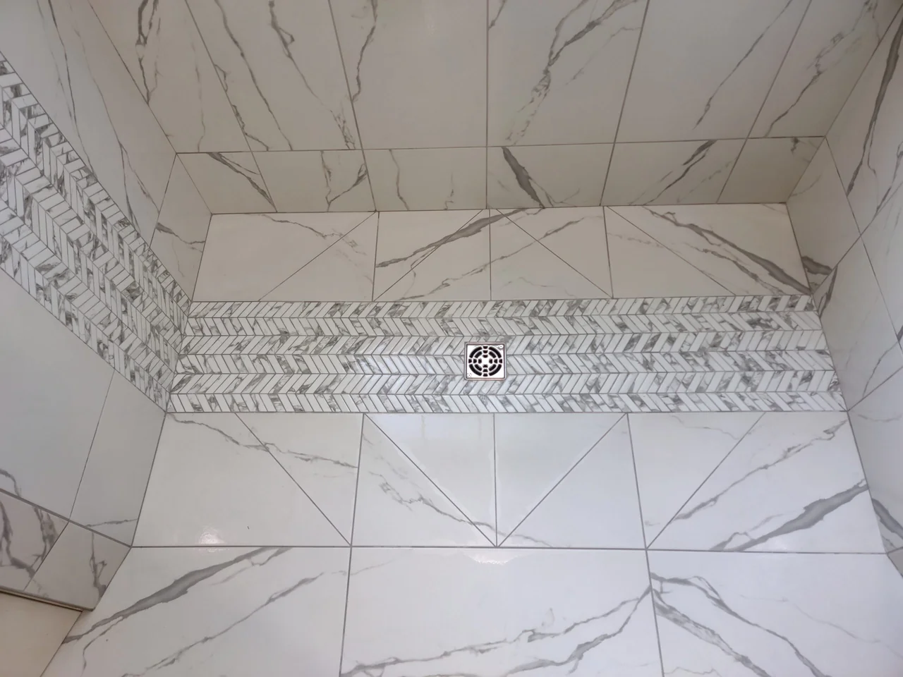 Close view of mosaic trim around the shower bench